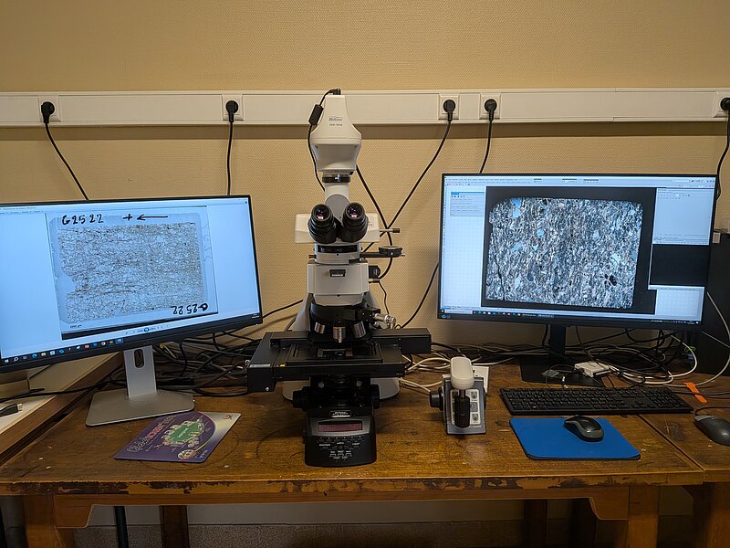 Photo du Microscope Nikon automatisé XYZ