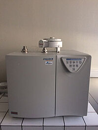 Photo d'ensemble d'un analyseur élémentaire de marque Thermofisher permet des analyses de carbone, d’hydrogène, d’azote et de soufre (CHNS)